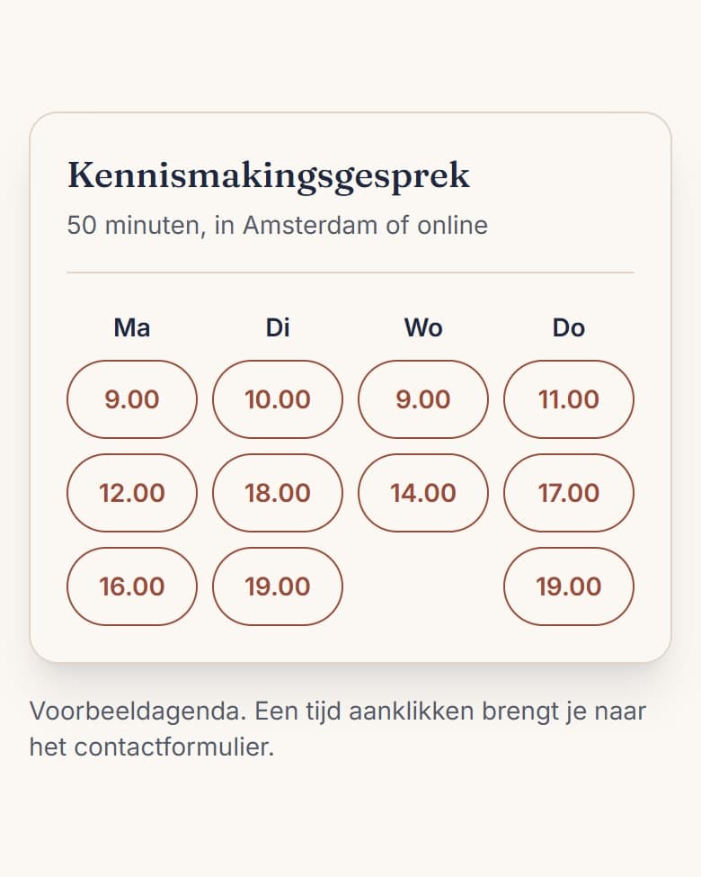 De website van Praktijk De Einder op een telefoon: Vrije tijden op de site